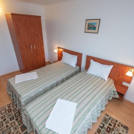 Hotel Amurg Ефорие Суд Екстериор снимка