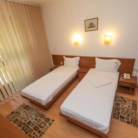 Hotel Amurg Ефорие Суд Екстериор снимка