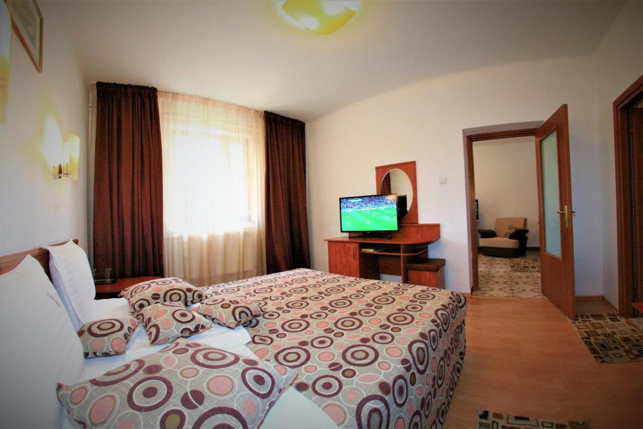 Hotel Amurg Ефорие Суд Екстериор снимка