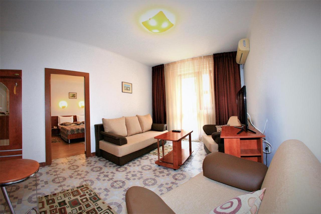 Hotel Amurg Ефорие Суд Екстериор снимка