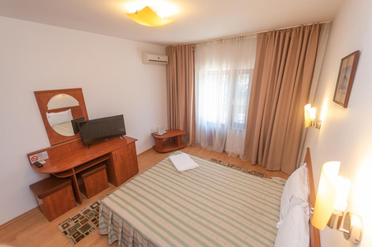 Hotel Amurg Ефорие Суд Екстериор снимка