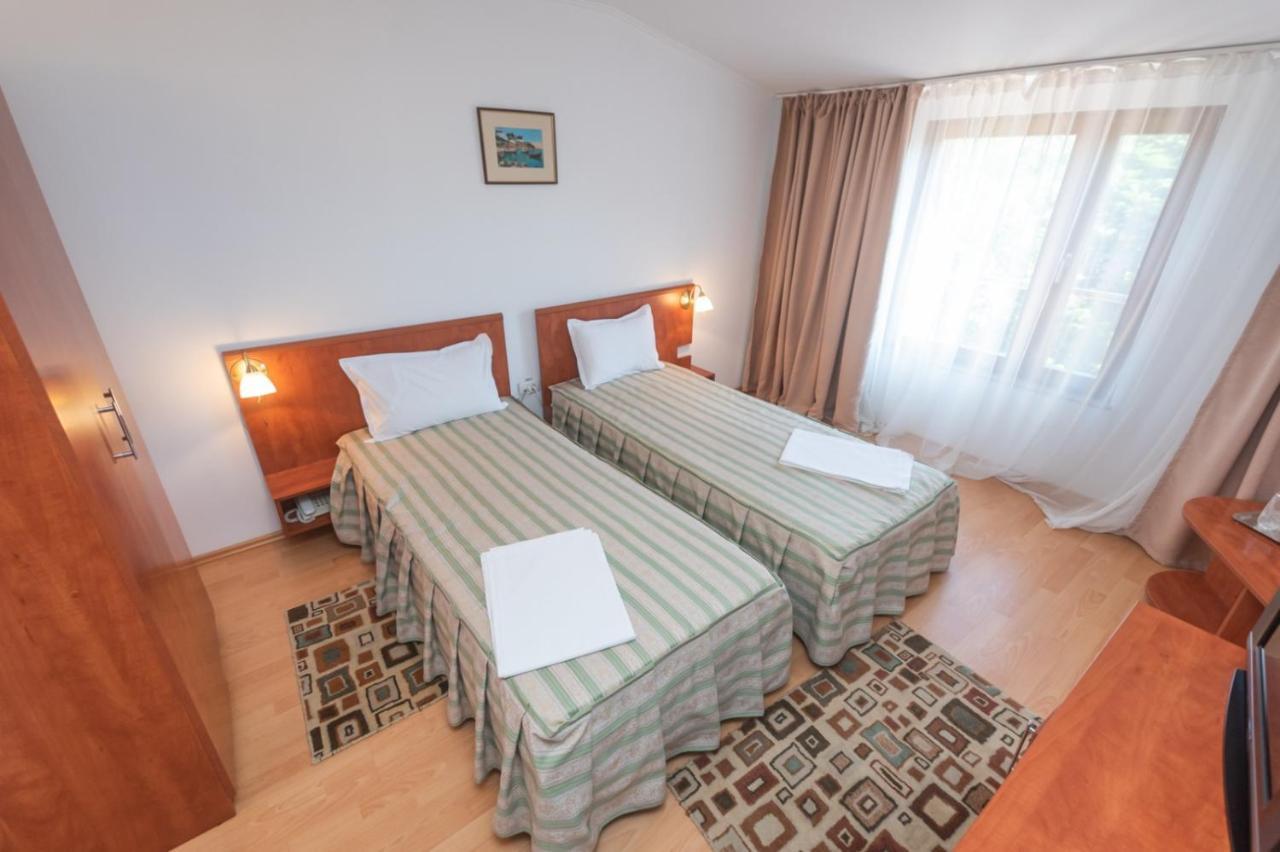 Hotel Amurg Ефорие Суд Екстериор снимка