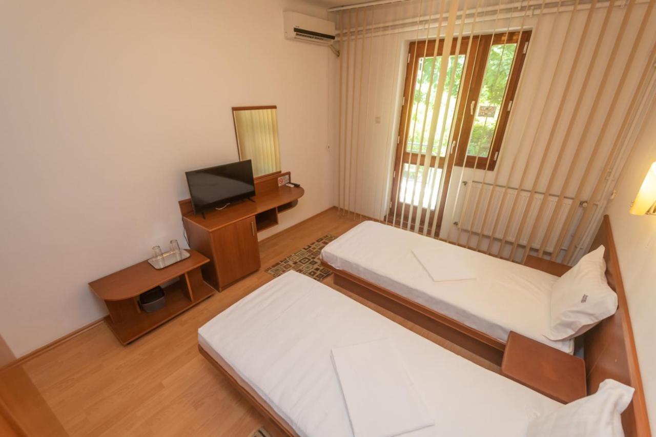 Hotel Amurg Ефорие Суд Екстериор снимка