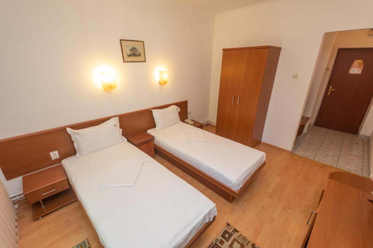 Hotel Amurg Ефорие Суд Екстериор снимка