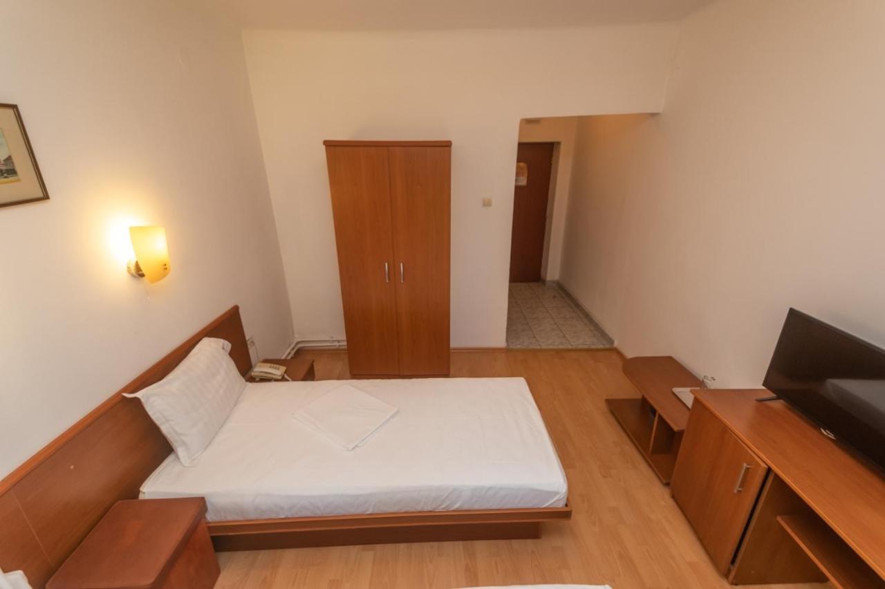 Hotel Amurg Ефорие Суд Екстериор снимка