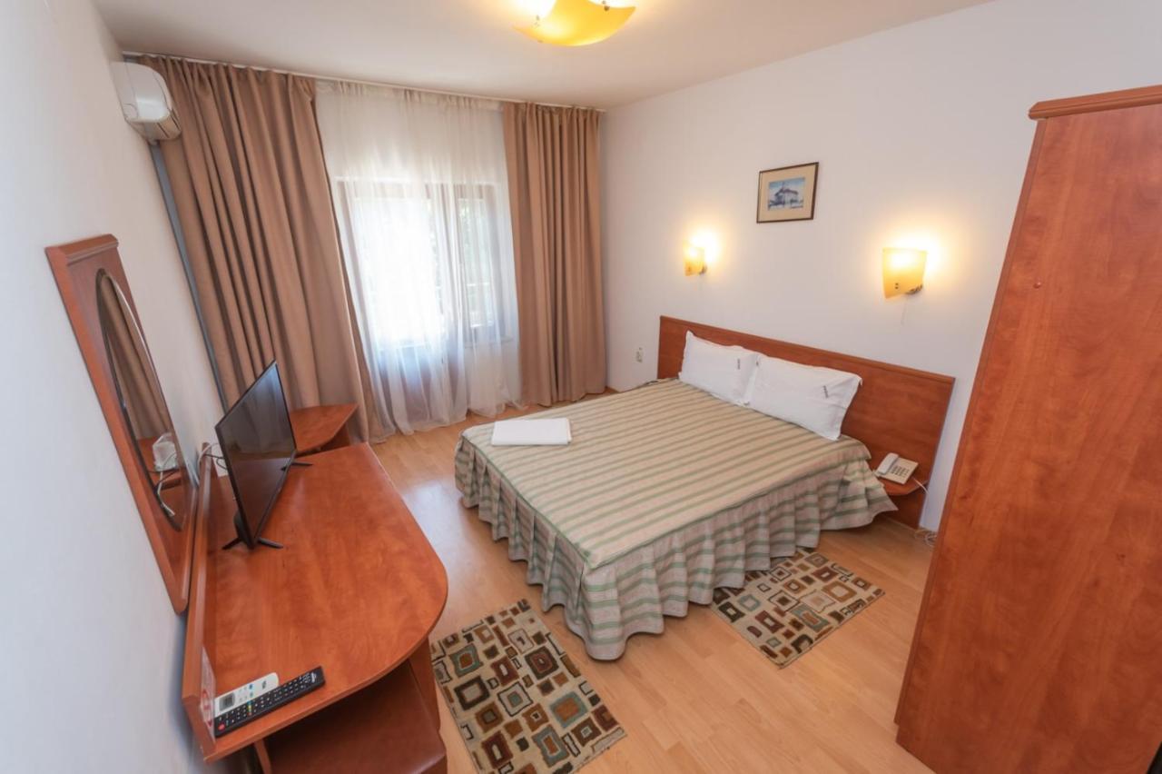 Hotel Amurg Ефорие Суд Екстериор снимка