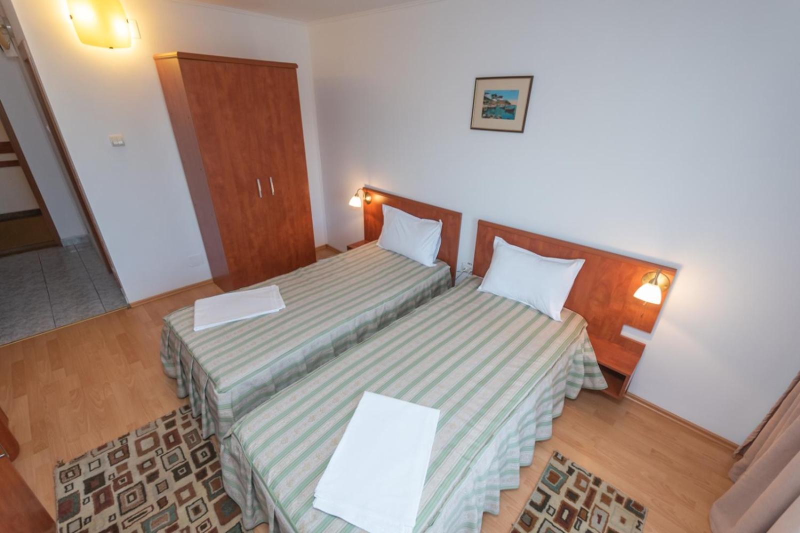 Hotel Amurg Ефорие Суд Екстериор снимка