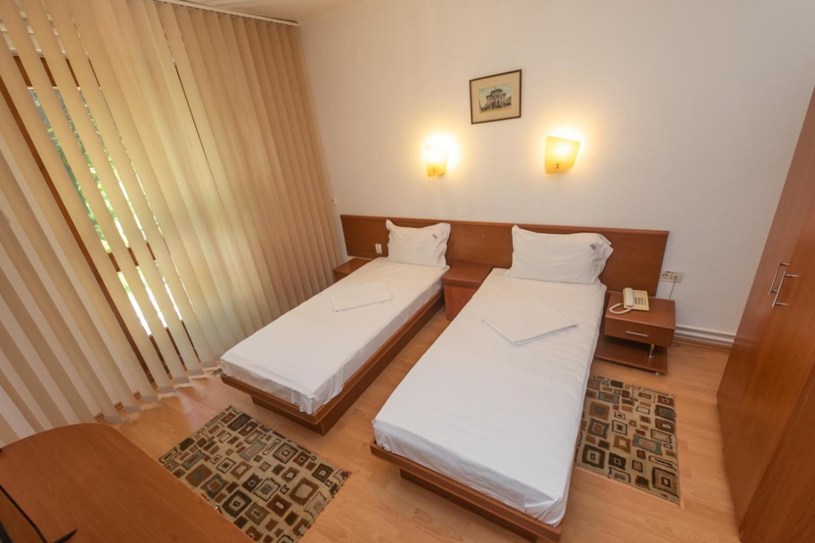 Hotel Amurg Ефорие Суд Екстериор снимка